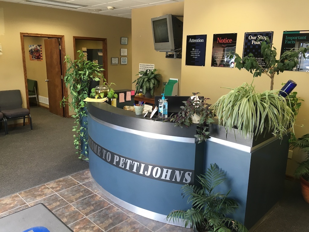 pettijohn collision center bethan mo auto body repair - front desk